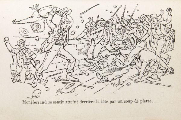 Page tirée d’un livre présentant une illustration en noir et blanc d’une émeute où des hommes brandissent des bâtons et des pierres. Au centre, un homme de haute taille balance un autre homme par-dessus sa tête. Derrière eux, un individu s’apprête à frapper l'homme très grand avec une pierre. Texte dactylographié en français.