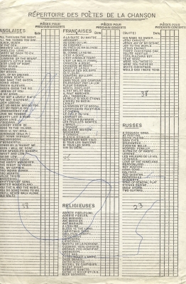 Imprimé en anglais et en français. Liste de chansons répertoriées selon leur genre, avec des petites cases disposées en colonnes permettant de noter les chansons chantées à chaque concert. Des chiffres et des lignes sont inscrits à l’encre.