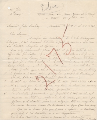 Lettre manuscrite, en français. Un mot illisible a été ajouté au-dessus du texte, de même que le numéro 2175 en gros caractères sur le corps de la lettre. Celle-ci est écrite sur papier ligné et a été percée d’un trou dans le coin supérieur gauche.