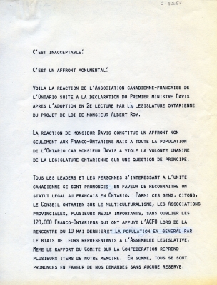 Lettre dactylographiée en français. Texte aéré, précédé du titre « C’est inacceptable ! ». Le nom et la fonction de l’auteure de la lettre sont indiqués au bas de la deuxième page, mais celle-ci n’est pas signée.