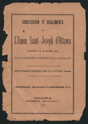 Texte imprimé, en français. Sur la page couverture, le titre du document, le lieu et la date de sa publication ainsi que d’autres renseignements sur l’organisme apparaissent en caractères de tailles diverses. La page 2 est consacrée à un dessin de Saint-Joseph. Aux pages 11 et 12, le texte, monté sur une seule colonne, procède article par article, avec pour chacun un titre en majuscules. Les pages du document sont abîmées.