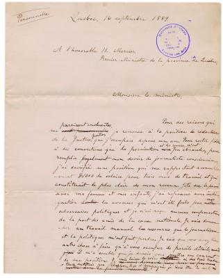 Photographie en couleur d’une lettre manuscrite en français sur papier ligné comportant des corrections effectuées à l'encre noire. Elle porte le sceau du Centre de recherche en civilisation canadienne-française en bleu.