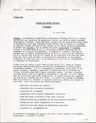 Document dactylographié en français comportant des notes manuscrites à l'encre noire. Le document présente l'information sous forme abrégée.