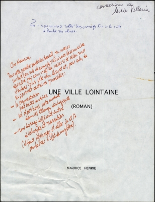 Page couverture d’un document imprimé, en français. Le titre figure au milieu de la page, suivi de l’inscription « (ROMAN) ». Le nom de l’auteur se trouve au bas de la page. Toutes les lettres sont en majuscules.  Des annotations ont été faites à la main, à l’encre rouge et à l’encre bleue. Une notice en noir indique que les corrections sont de Gilles Pellerin.