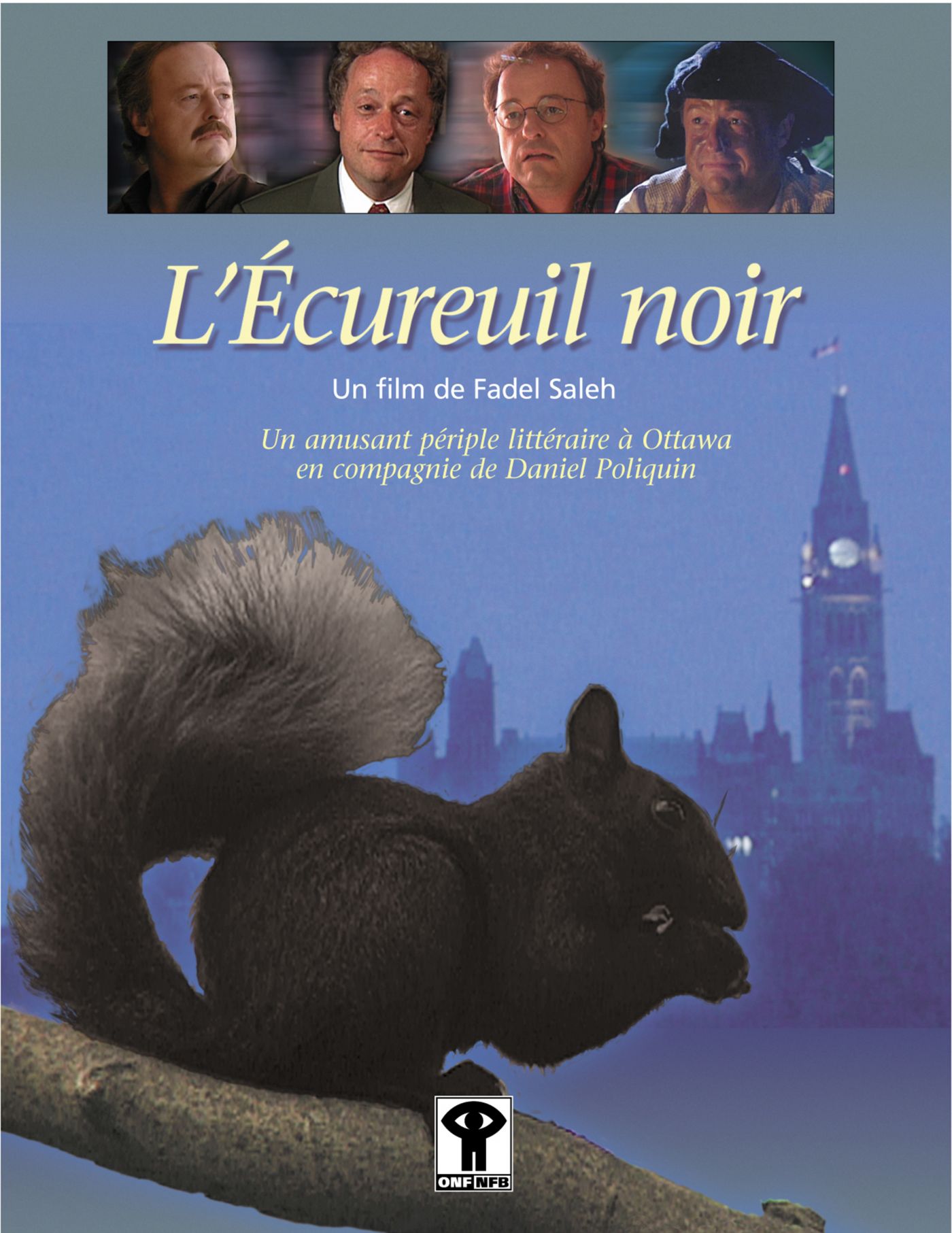 Affiche, en français. Sur fond bleu, un écureuil noir sur une branche. avec le Parlement du Canada en arrière-plan. Figurent aussi le nom du film et de son réalisateur ainsi qu'un sous-titre. Tout en haut de l'image, les photographies de quatre personnages, endossés par le même individu.