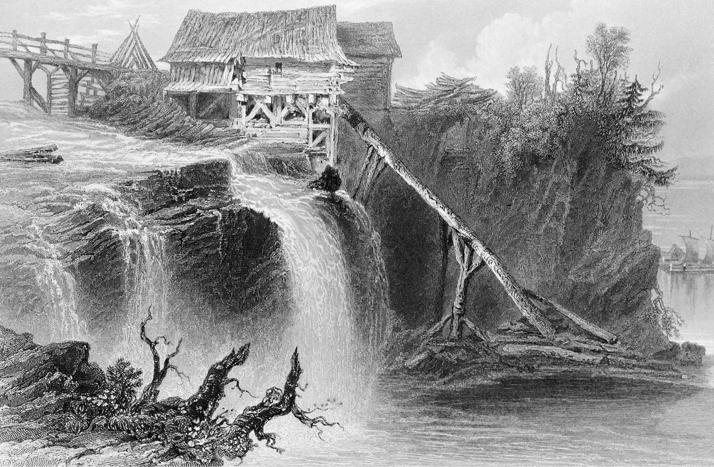 Gravure en noir et blanc d’une petite installation rudimentaire en bois située à proximité de chutes d’eau. Le moulin est situé entre un pont de bois et une falaise boisée.
