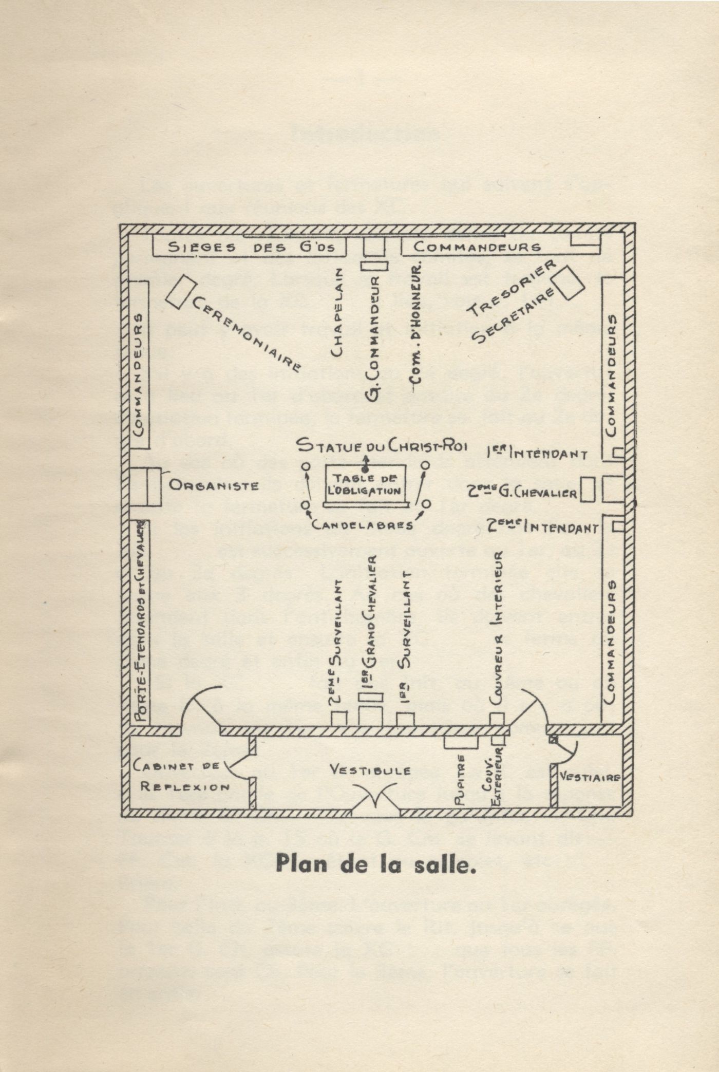 Document imprimé, en français. La page couverture ne comporte qu’un titre, inséré entre deux bordures décoratives. Le mot « chapelain » est inscrit à la main, à l’encre bleue en haut de la page. Le document inclut trois remarques du censeur diocésain, en date du 10 mai 1928, ainsi que le plan détaillé d’une salle et de la place occupée par différents intervenants.