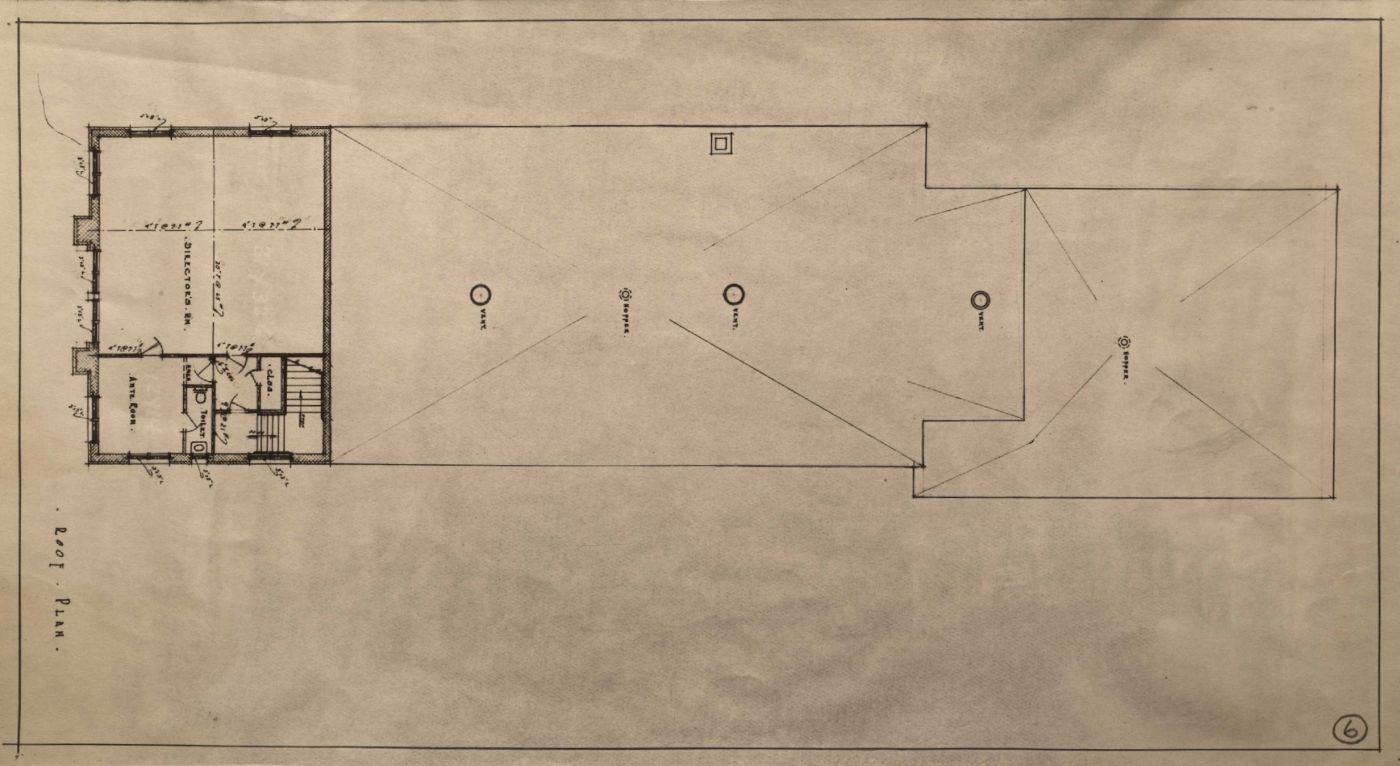 Plans d’architecte en noir et blanc, montrant le fronton d’un édifice institutionnel à trois étages et le plan du sol de chaque étage. Les dimensions et les détails de l’édifice sont inscrits en anglais, en caractères d’imprimerie. Seul le titre est manuscrit.